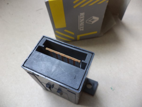 n°mc53 relais essuie glace Renault clio R19 7700772350 neuf DPA86