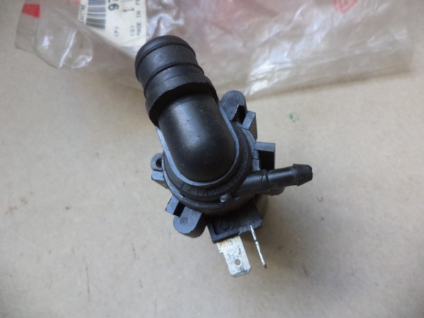 n°mc56 pompe lave glace Citroen AX BX C15 106 205 309 405 97518987 neuve DPA86