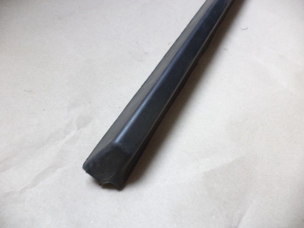 n°mc71 bandeau caoutchouc pare choc droit Citroen LNA 75522264 neuf NOS DPA86