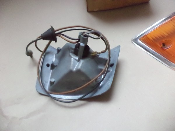 n°mc75 clignotant gauche FORD 12M 15M taunus P6 fomoco K22708 neuf NOS DPA86