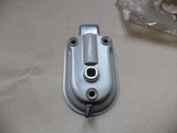 n°mc76 serrure gauche Citroen 2cv AZ8617G neuve NOS DPA86