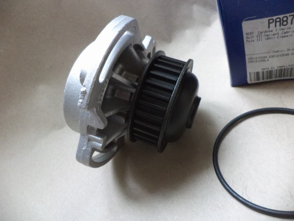 n°bg107 pompe eau VW Polo Polo 2 Golf 2 Golf 3 SEAT ibiza cordoba BUGATTI PA8702 neuve DPA86