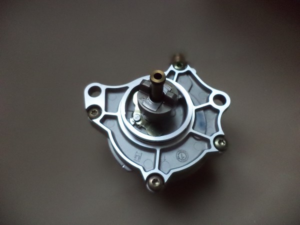 n°da34 pompe a vide citroen essence XM XSARA ZX 306 405 406 605 Pierburg 72169006 neuve vacuum DPA86