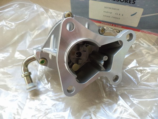 n°da36 pompe a vide VOLVO 440 460 740 S40 pierburg neuve 72117215E NOS vacuum DPA86