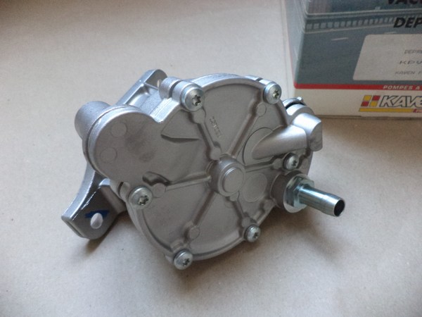 n°da42 pompe a vide VOLVO 740 760 850 940 960 pierburg 722300657 072145100 neuve NOS DPA86