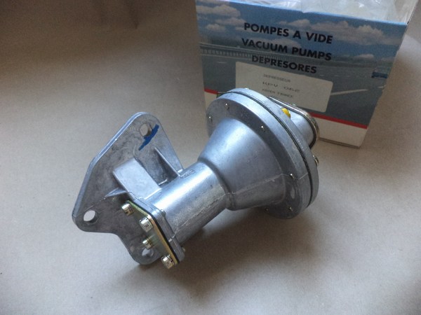 n°da42 pompe a vide VOLVO 740 760 850 940 960 pierburg 722300657 072145100 neuve NOS DPA86
