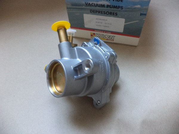 n°da44 pompe a vide Reanult laguna 1 2.2D pierburg neuve 72166610 7700858480 NOS DPA86