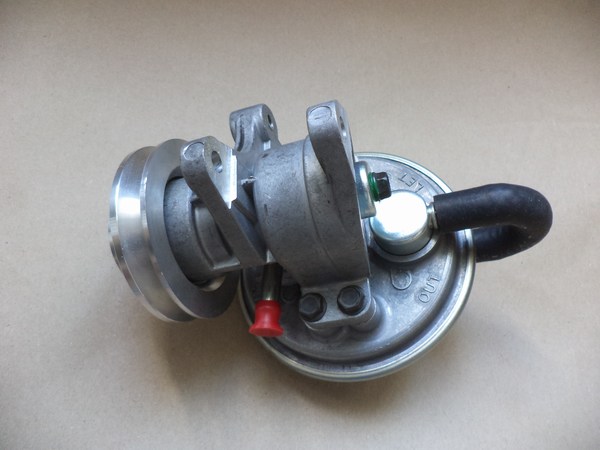 n°da46 pompe a vide Peugeot 504 505 604 J5 J7 J9 95010140 456516 neuve NOS vacuum DPA86