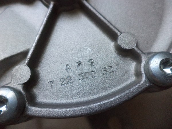 n°da47 pompe a vide VW transporter T4 LT28 LT40 pierburg neuve 72230062 075145101A NOS DPA86