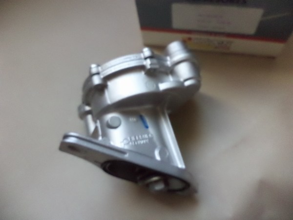 n°da47 pompe a vide VW transporter T4 LT28 LT40 pierburg neuve 72230062 075145101A NOS DPA86