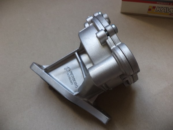 n°da47 pompe a vide VW transporter T4 LT28 LT40 pierburg neuve 72230062 075145101A NOS DPA86