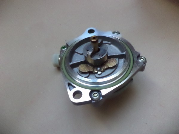 n°da48 pompe a vide Opel astra F vectra A / B pierburg neuve 90285417 72122354 vacuum DPA86