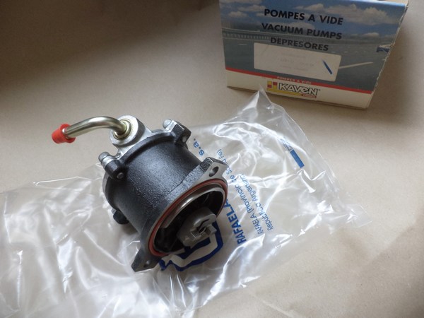n°da56 pompe a vide RENAULT 1.6D express super 5 R9 R11 RM296 neuve NOS vacuum DPA86