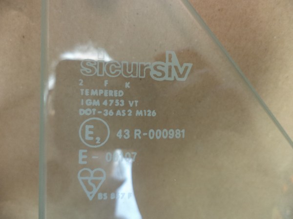 n°da60 deflecteur vitre droit FIAT 128 sicursiv AS2 M126 neuve NOS DPA86